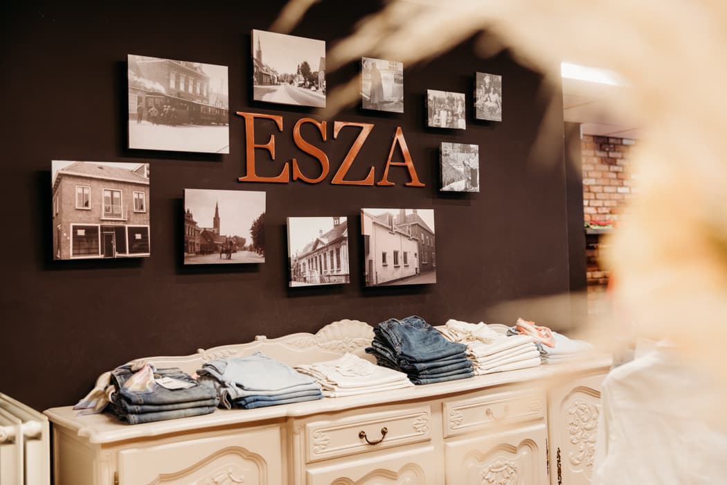 De geschiedenis van ESZA aan de muur